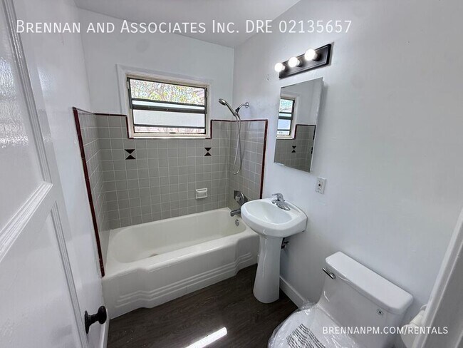 Building Photo - 456 Davidson-#B