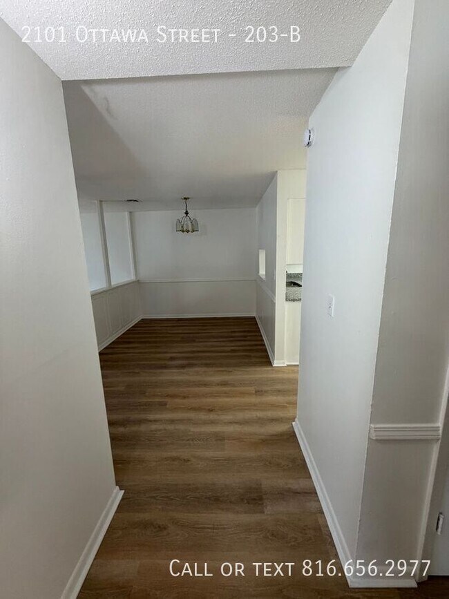 Building Photo - 2101 Ottawa St