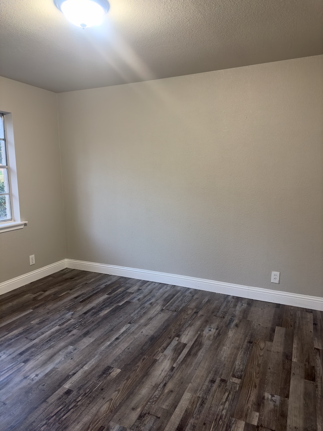 Building Photo - 420 Glenwood Terrace