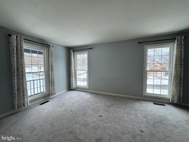 Building Photo - 15 Linden Hill Way SW