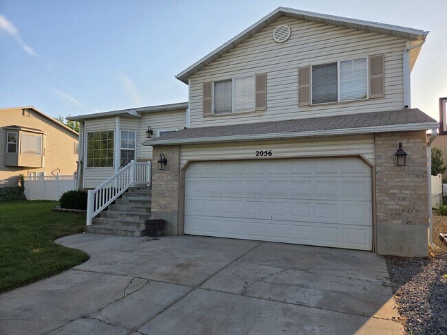 Primary Photo - Charming Home in Woods Cross - Ready To Move!