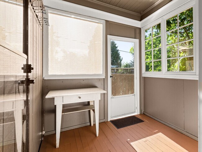 Building Photo - 5 bedroom, 2 bath in North Portland - Bois...