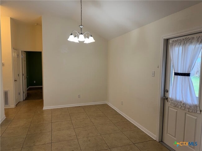 Building Photo - 8016 Bridgepointe Dr