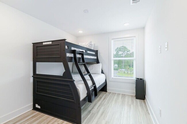 Building Photo - 125 Blue Eden Lp