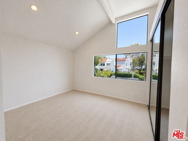 Building Photo - 1158 Tivoli Ln