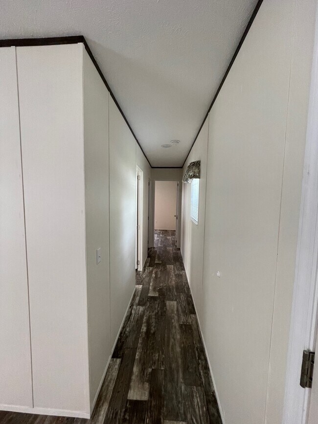 Building Photo - 113 Chalet Ln