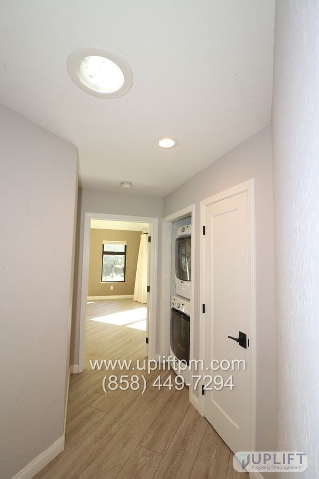 Building Photo - 4721 Meadowridge Rd