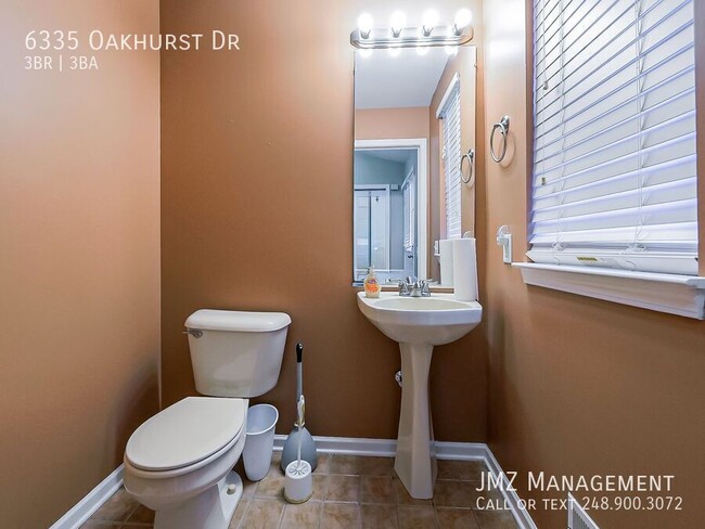 Building Photo - 6335 Oakhurst Dr
