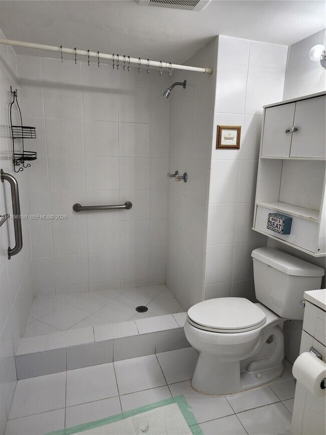 Building Photo - 681 S Hollybrook Dr