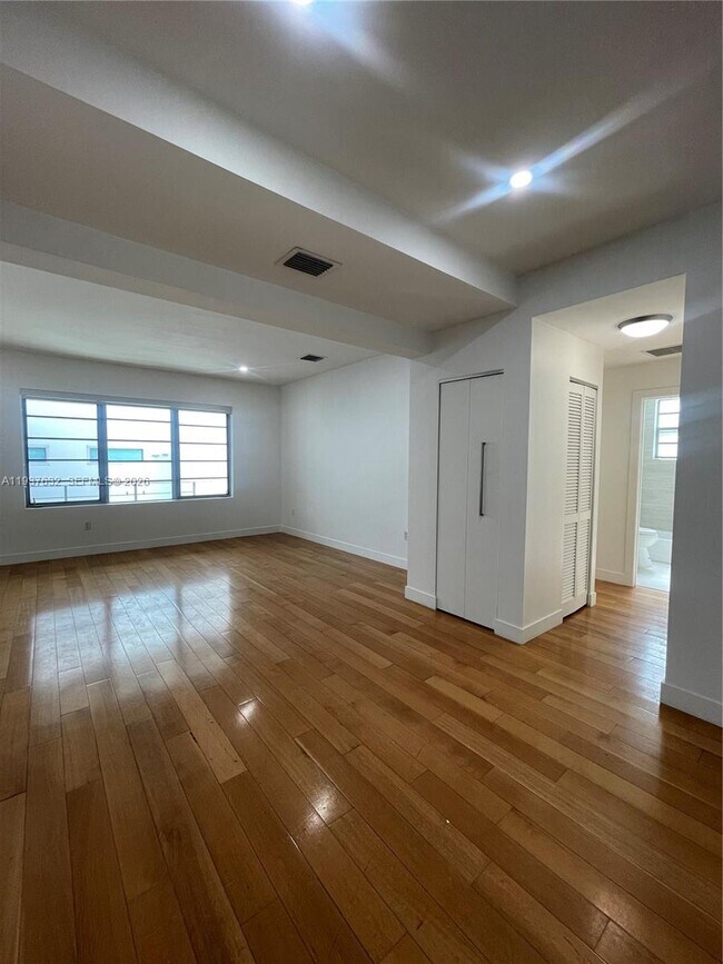 Building Photo - 2021 Meridian Ave