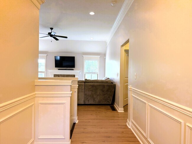 Building Photo - 8123 Autumn Dr