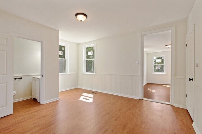 Building Photo - Coming Soon! Bright 3 Bedroom, 1.5 Bath Ho...