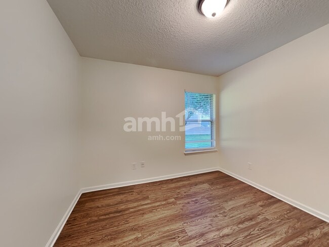Building Photo - 448 Sarah Towers Ln