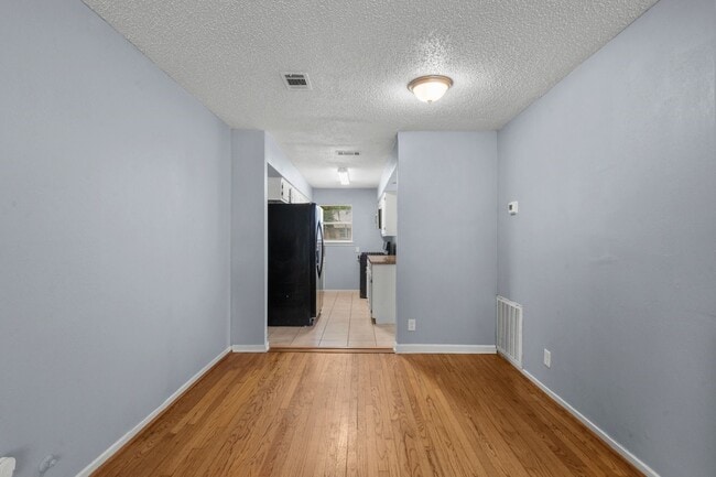 Building Photo - 7405 Carver Ave