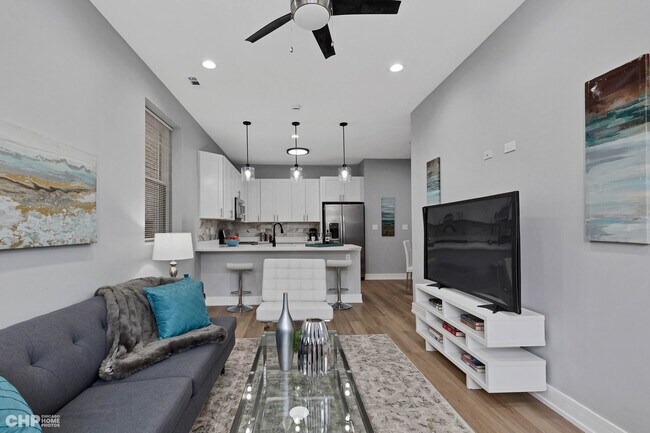 Building Photo - 5019 S Indiana Ave