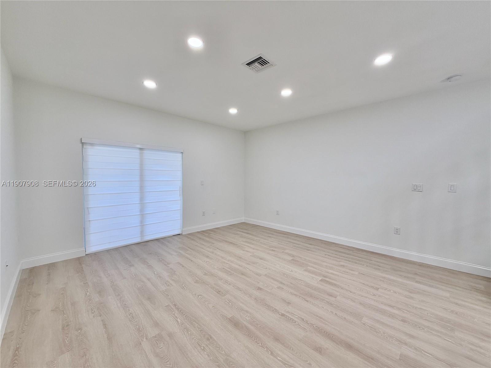 Building Photo - 4412 Woodland Cir