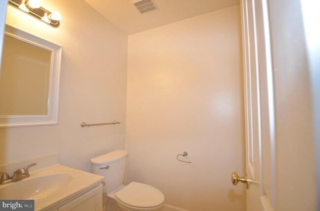 Building Photo - 5676 Ridge View Dr
