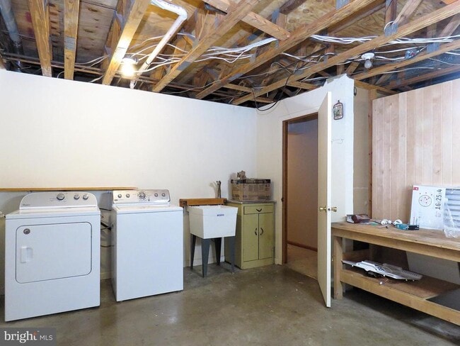Building Photo - 3013 Hickory Grove Ct