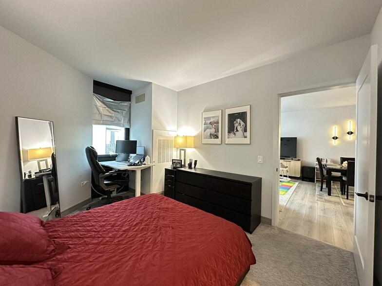 Building Photo - 2155 N Elston Ave