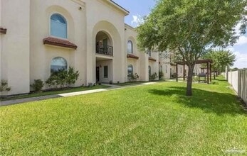 Building Photo - 16 Keeton Ave E