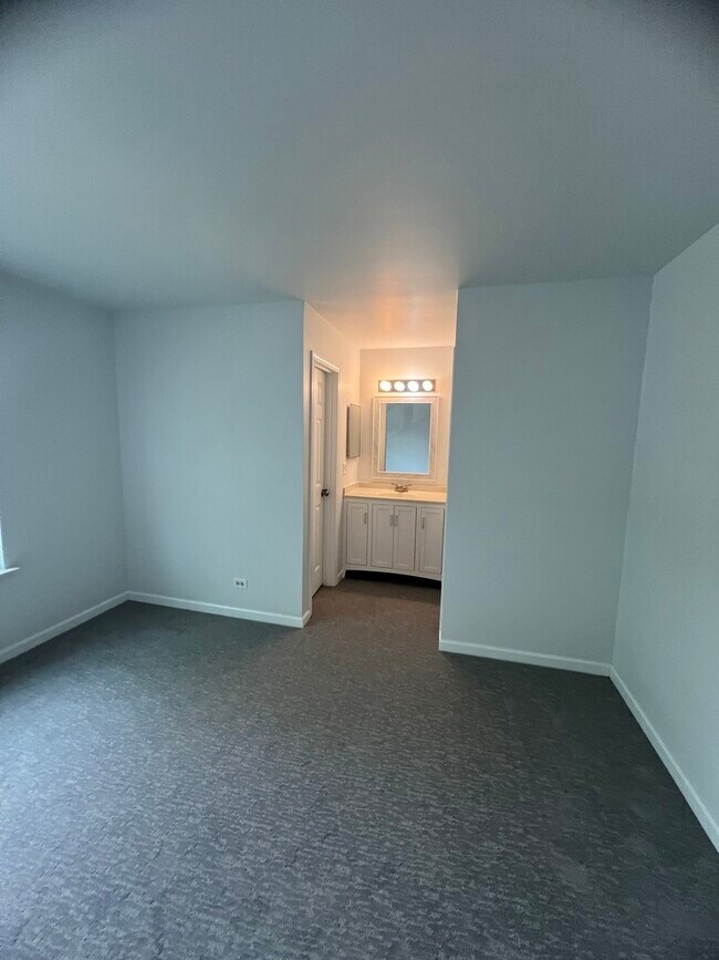 Building Photo - 125 Glengarry Dr