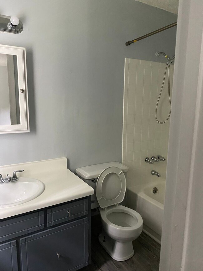 Building Photo - Lugo Riverhill