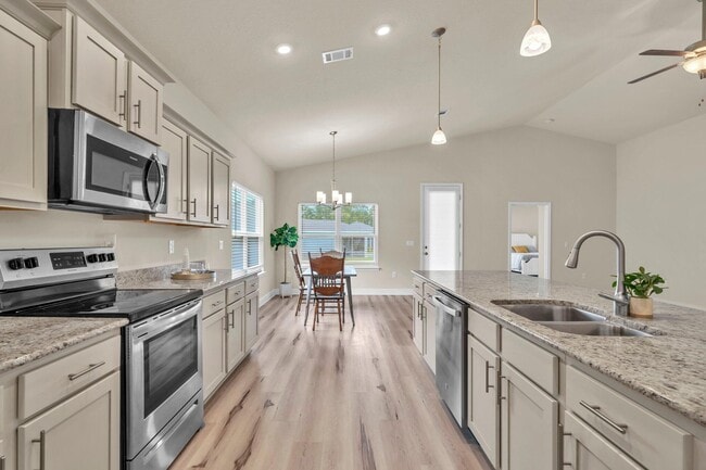 Building Photo - 115 Speckled Trout Ln S