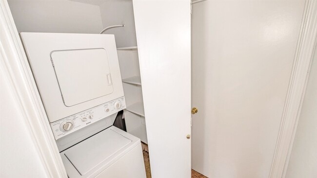 Building Photo - 10102 Waterstone Dr