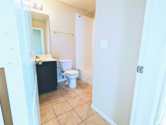 Building Photo - 2100 Langdale Ln