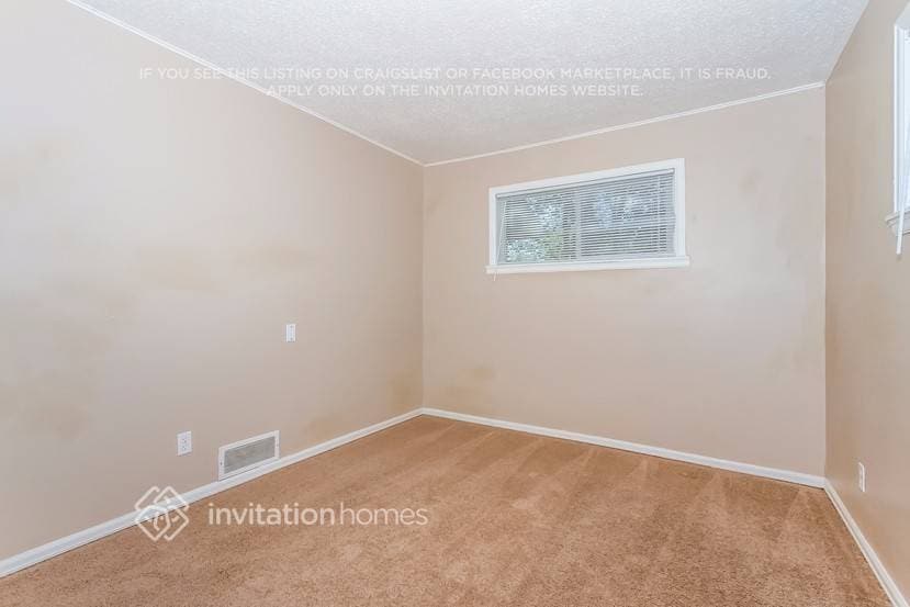 Building Photo - 9301 Lillian Ln