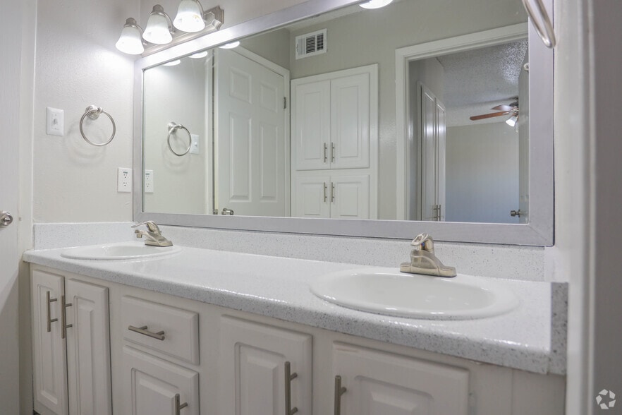 2BR, 2BA - 1129SF - Bedford Hills Apartments