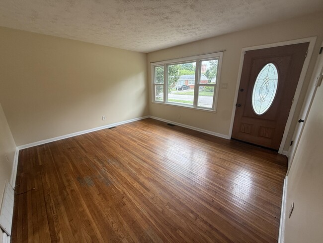 Building Photo - 2067 Tamarack Dr
