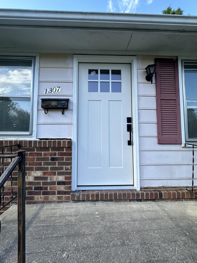 Primary Photo - 1307 Willow Rd