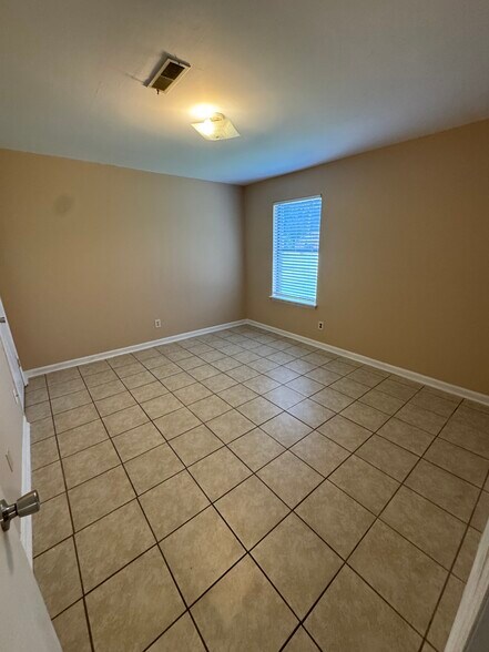 Building Photo - 801 Sandpiper Dr