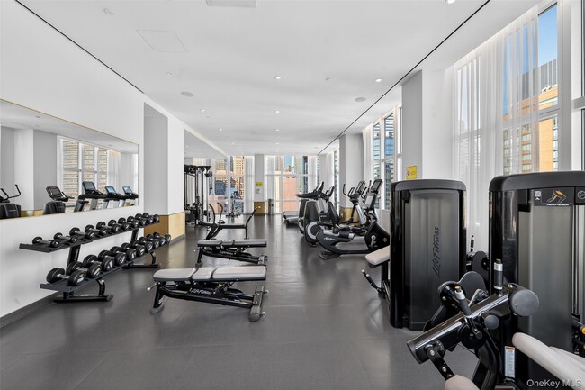 Building Photo - 305 E 51st St