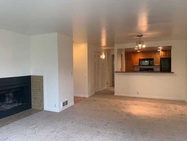 Building Photo - Welcome Home 1 Bd/1 Ba Serene Street - Low...