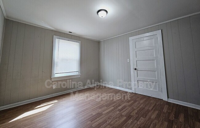 Building Photo - 410 Clegg St