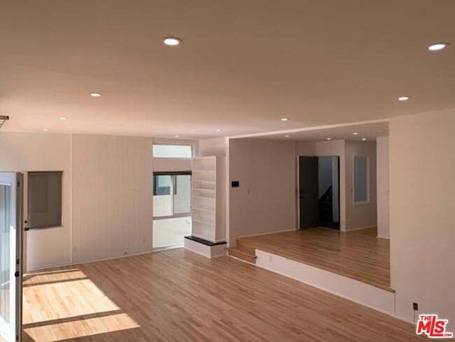 Building Photo - 25 Privateer St