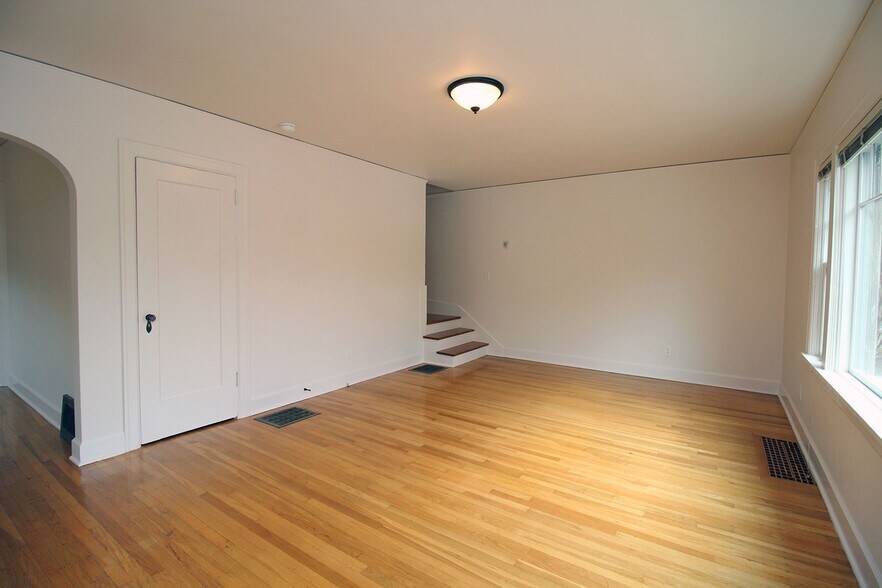 Building Photo - 2703 NW Raleigh St