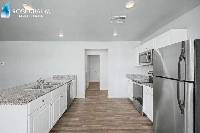Building Photo - 3520 N La Paz Dr