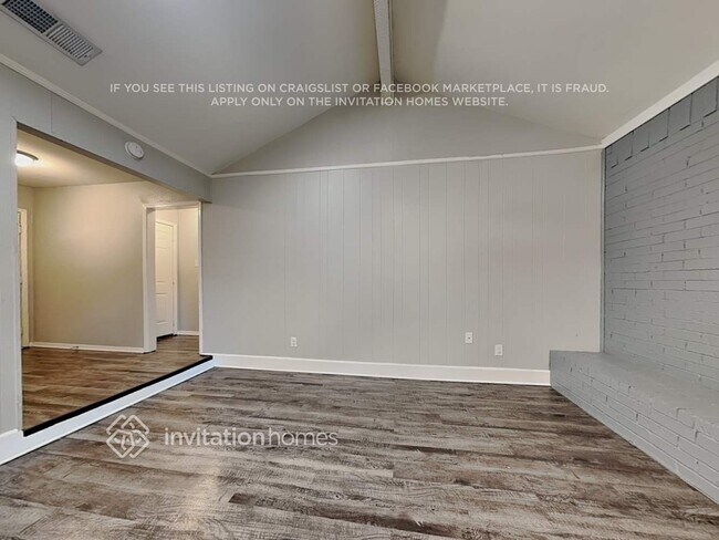 Building Photo - 747 James Cir