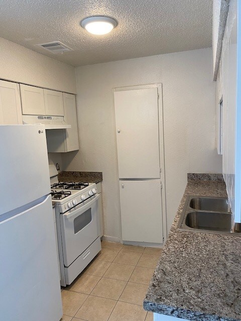 Building Photo - 609 Flournoy Dr