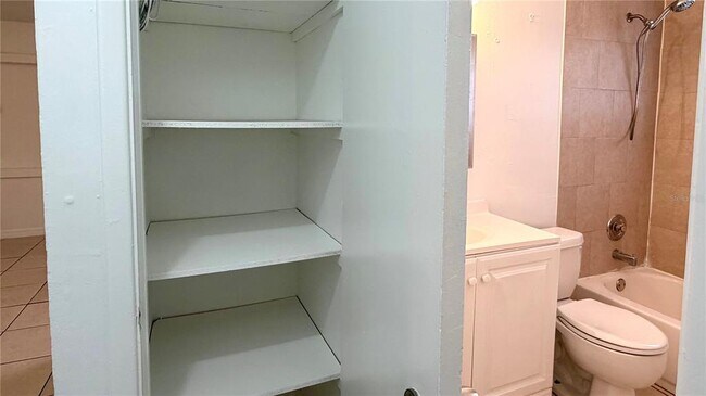 Building Photo - 1905 Park Manor Dr