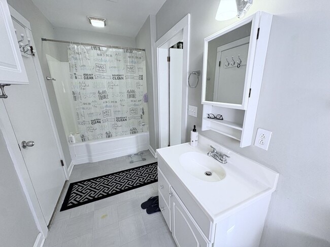 Building Photo - 102 Old Central Rd