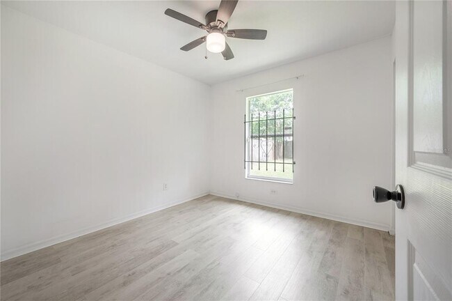 Building Photo - 1508 E Jean St