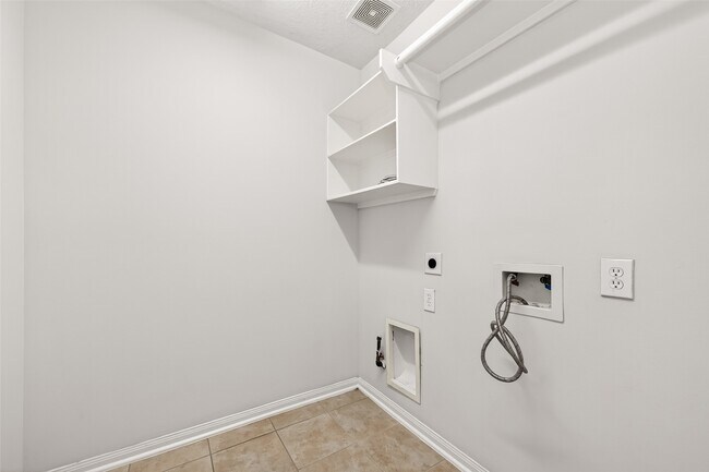 Building Photo - 6030 Wildbriar Ln