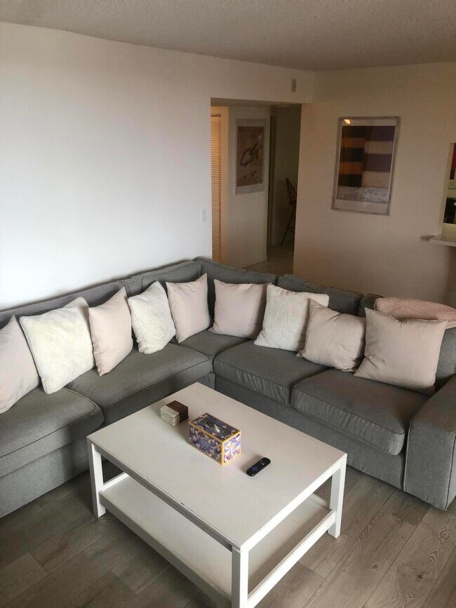 Building Photo - 750 Egret Cir