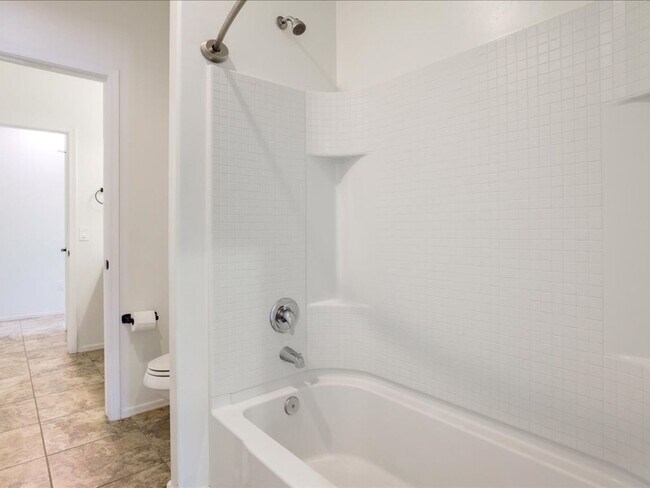 Building Photo - La Estancia 4 Bed 2.5 Bath Home