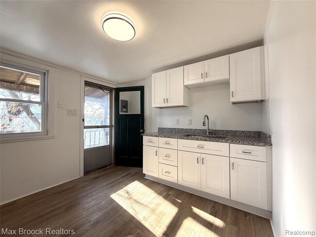 Building Photo - 36 E Bernhard Ave