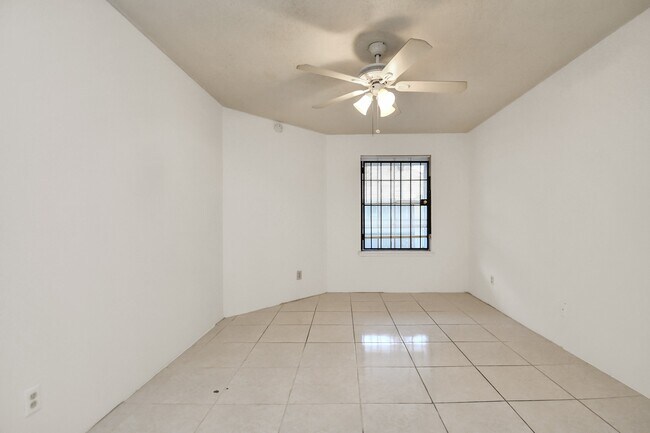 Building Photo - 9700 Leawood Blvd